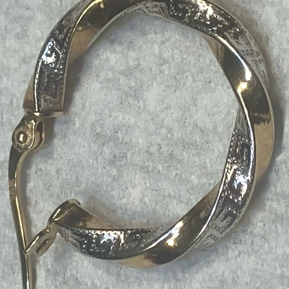 2 tone 10k gold earrings - Picture 6 of 6